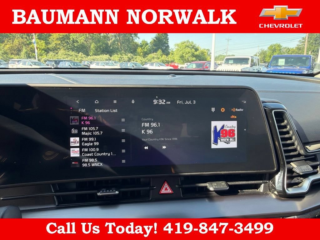 Used 2025 Kia Sportage EX FWD image 32