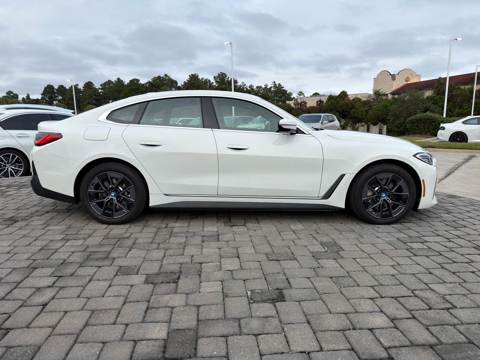 Used 2023 BMW i4 eDrive40 w/ Premium Package image 8