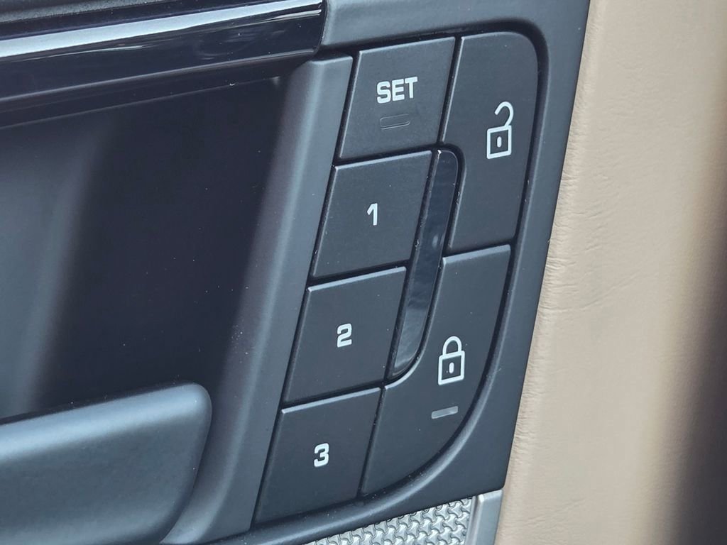 Used 2024 Porsche Cayenne image 21