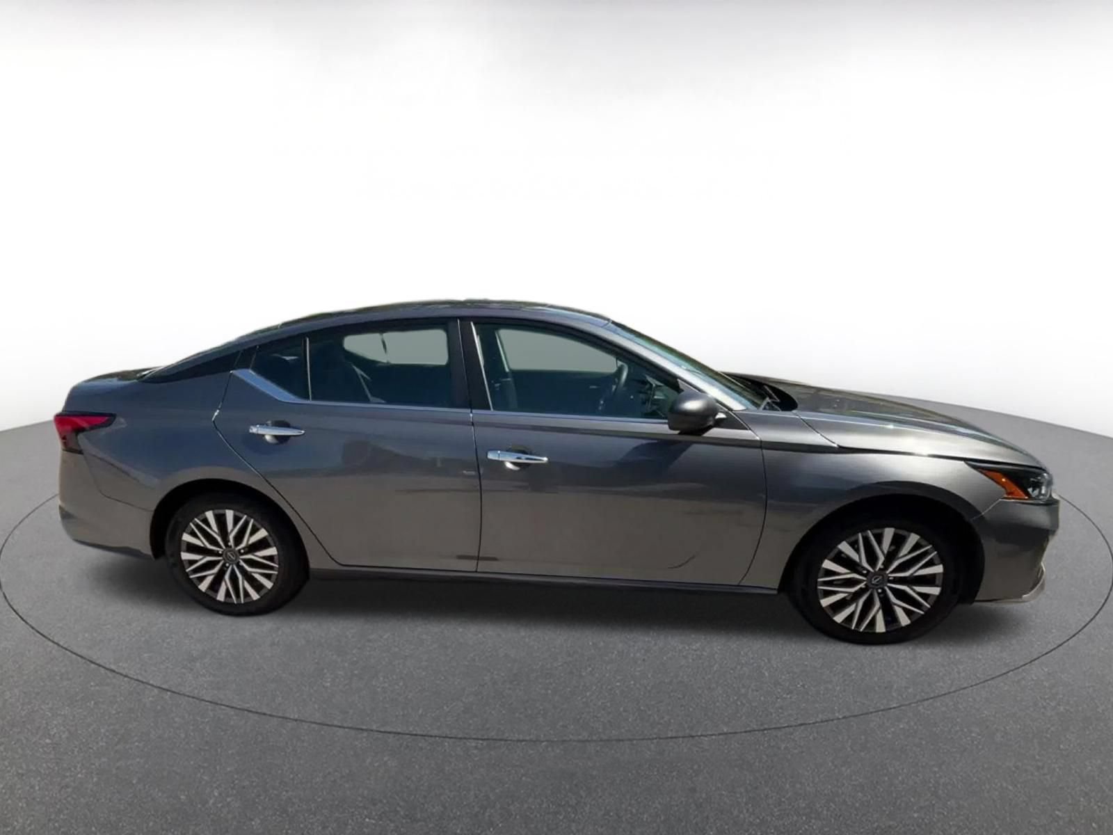 Used 2025 Nissan Altima 2.5 SV FWD image 15