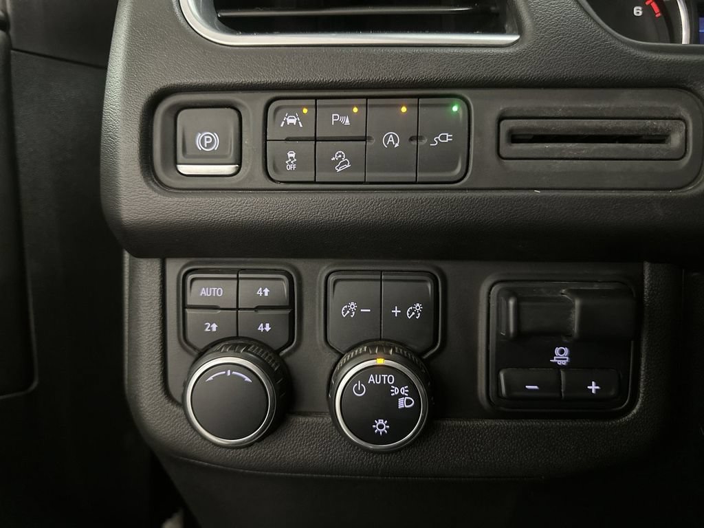 Used 2021 Chevrolet Tahoe Z71 w/ Z71 Signature Package AWD/4WD image 57