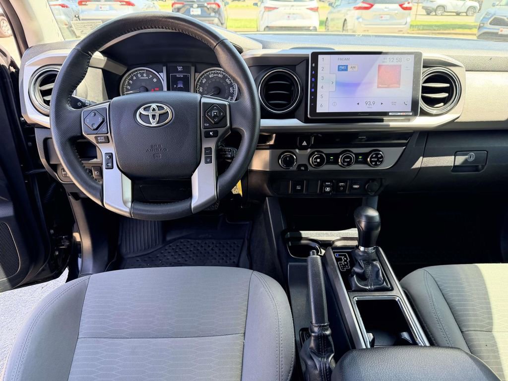 Used 2018 Toyota Tacoma SR5 image 2