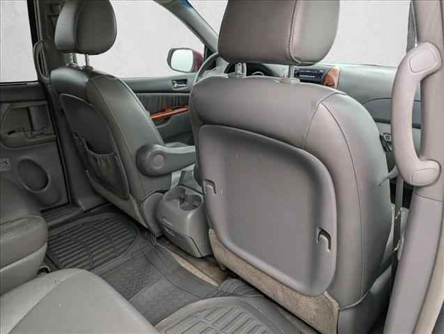 Used 2010 Toyota Sienna XLE FWD image 28