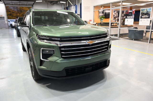 New 2027 Chevrolet Traverse LT w/ LPO, Floor Liner Package AWD/4WD image 3