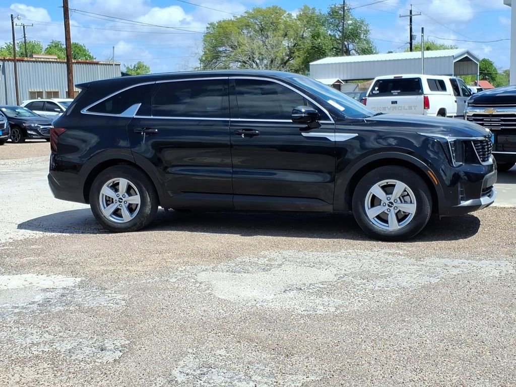 Used 2025 Kia Sorento LX image 5