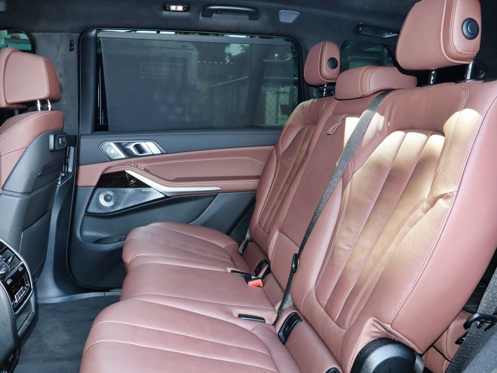 Used 2021 BMW X7 M50i w/ Dynamic Handling Package AWD/4WD image 49