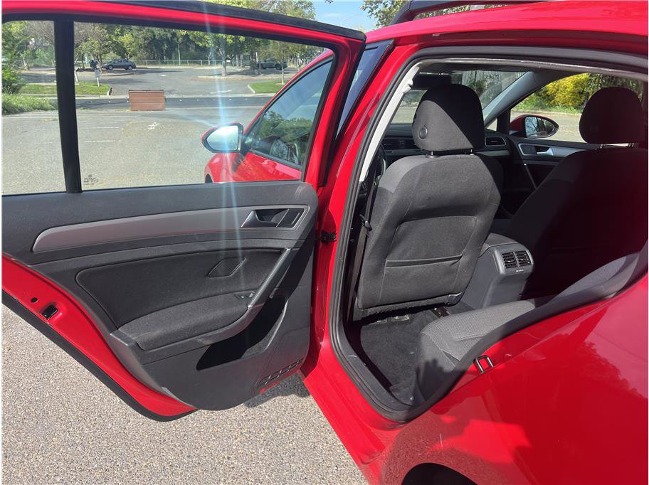 Used 2016 Volkswagen Golf S FWD image 12