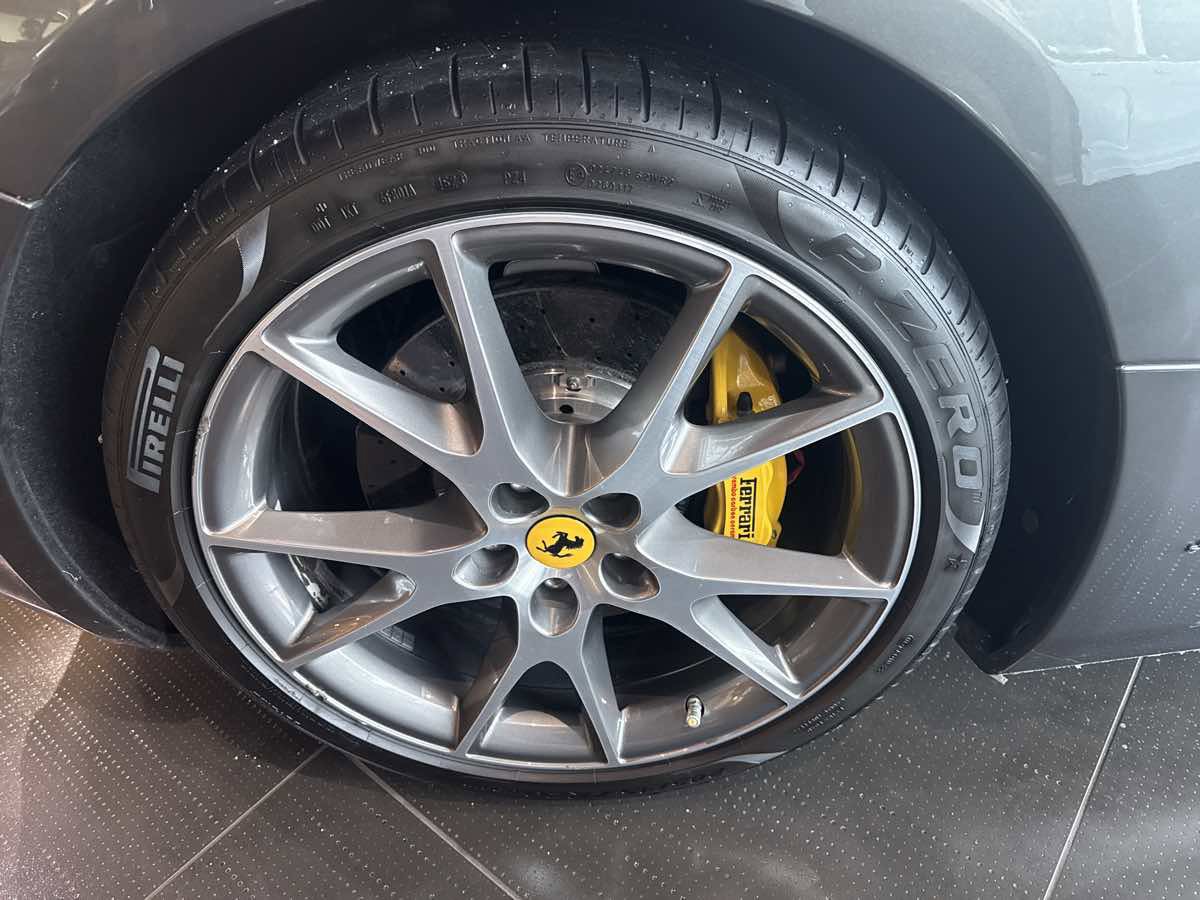 Used 2014 Ferrari California image 11