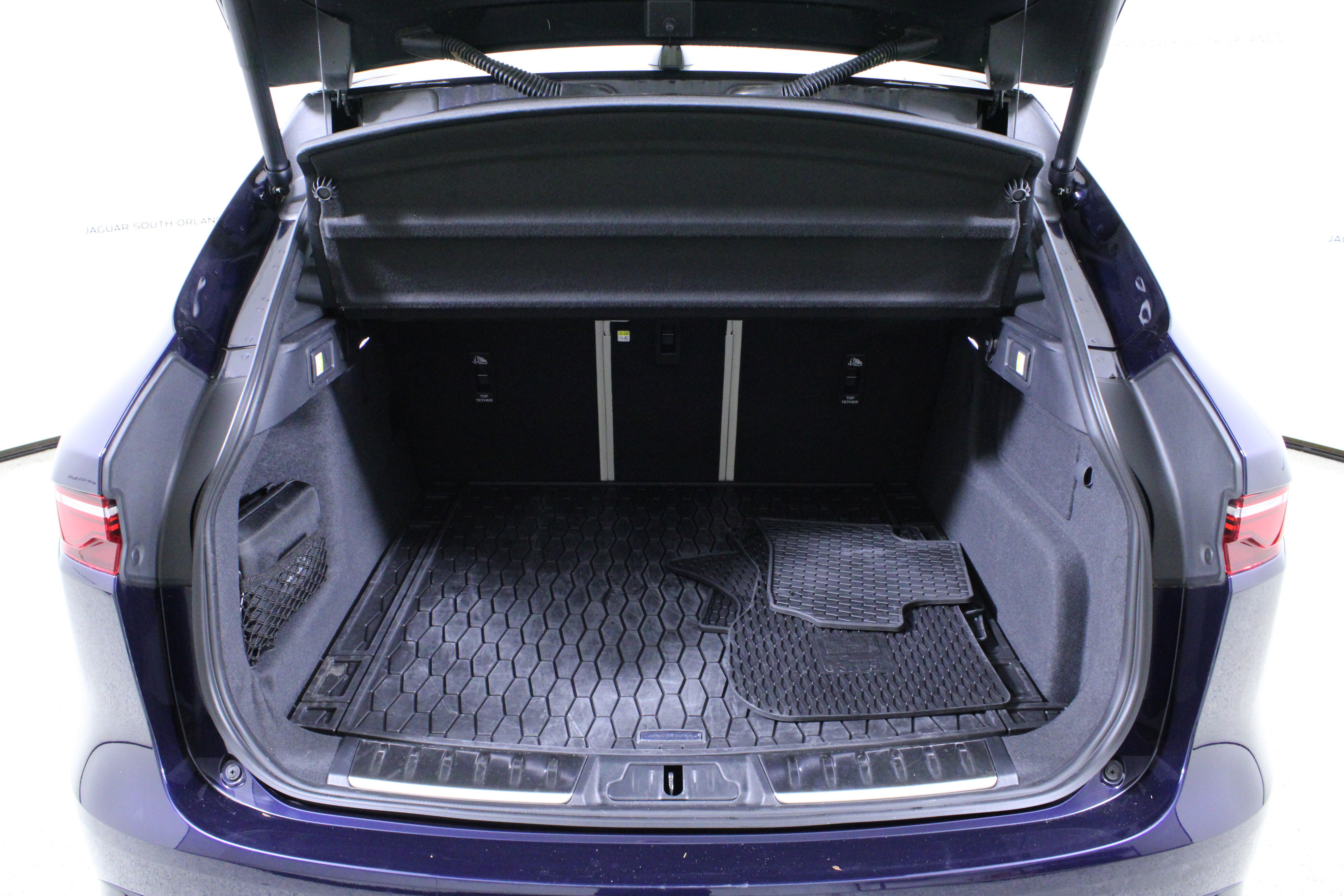 Used 2025 Jaguar F-PACE R-Dynamic S image 9