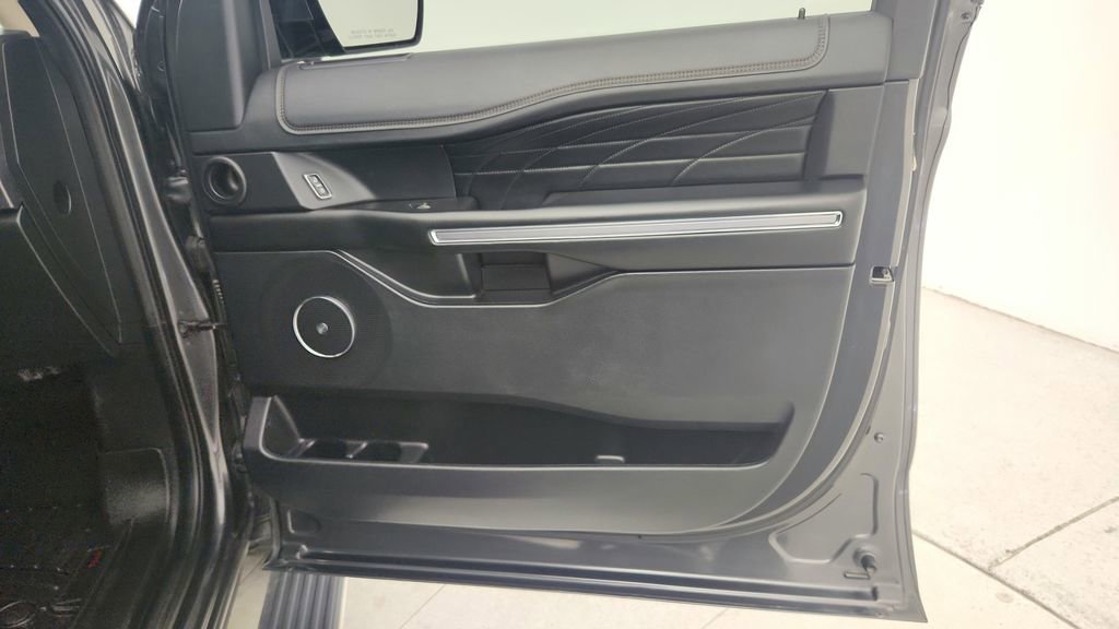 Used 2019 Ford Expedition Platinum AWD/4WD image 35