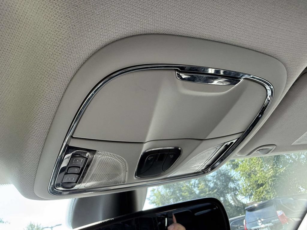 Used 2019 Jeep Cherokee Limited AWD/4WD image 30