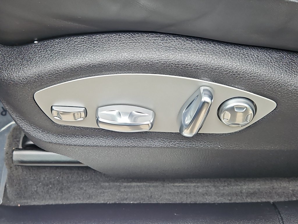 Certified 2023 Porsche Macan S AWD/4WD image 28