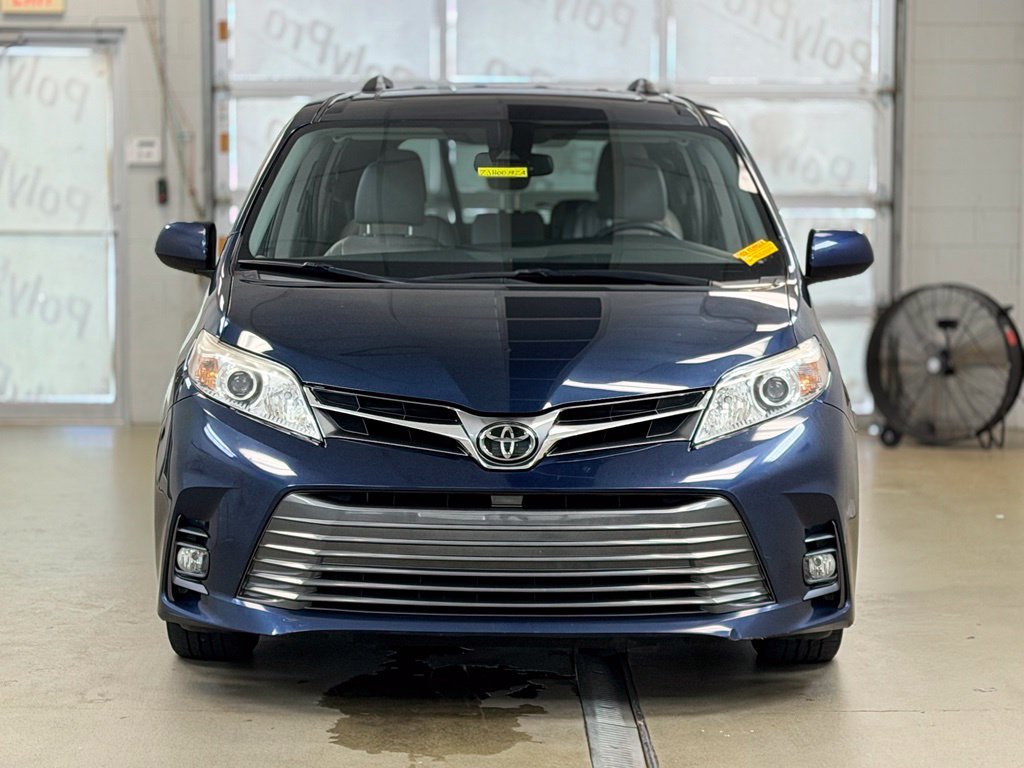 Used 2018 Toyota Sienna XLE w/ XLE Navigation Package FWD image 2