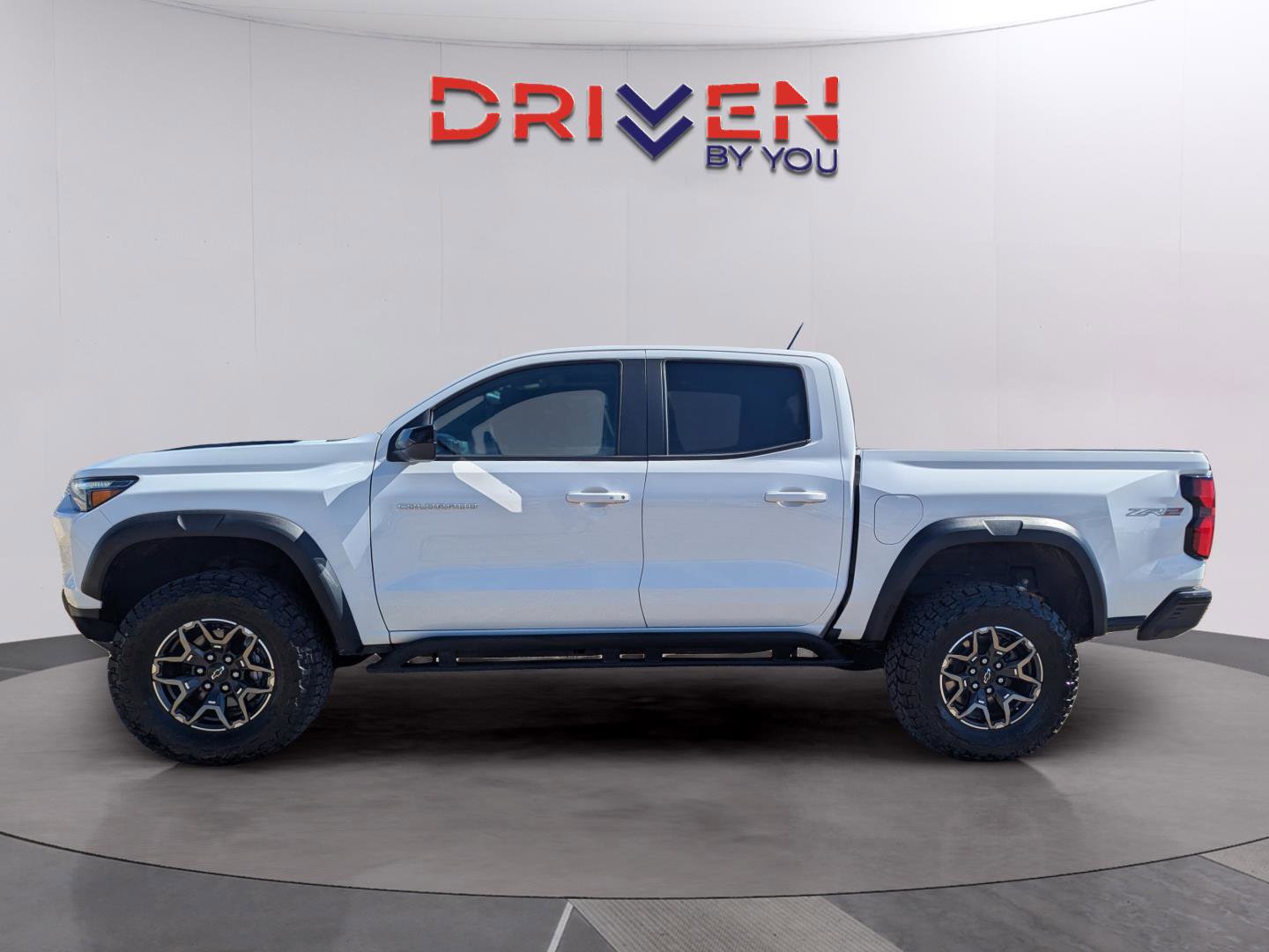 Used 2023 Chevrolet Colorado ZR2 w/ ZR2 Convenience Package III image 2