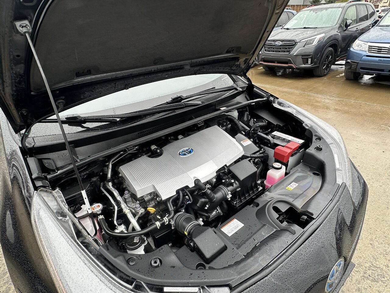 Used 2022 Toyota Prius AWD image 30
