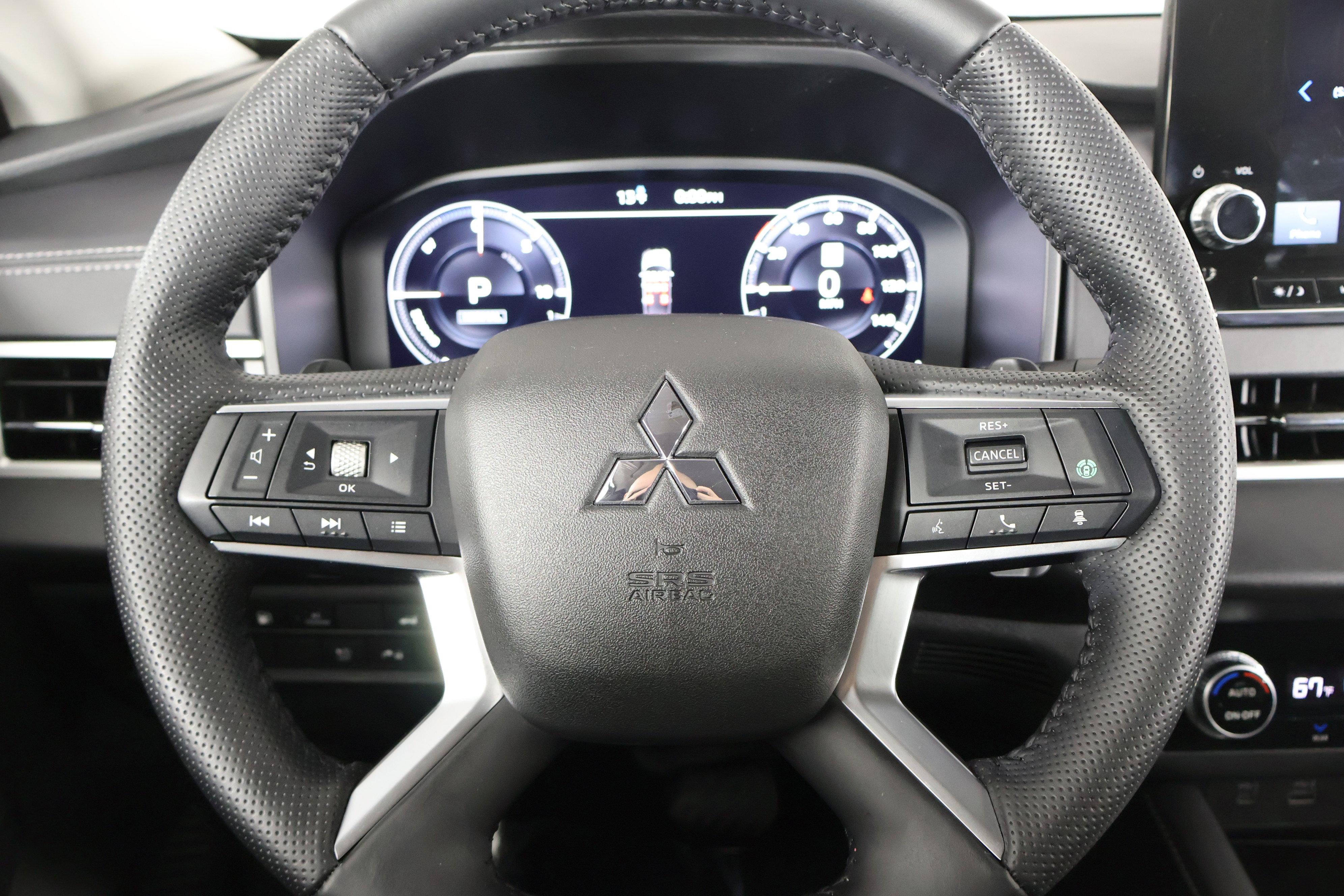 Used 2024 Mitsubishi Outlander SEL image 17