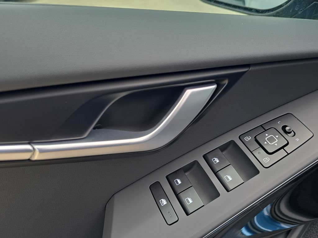 New 2026 Kia Niro EX FWD image 18