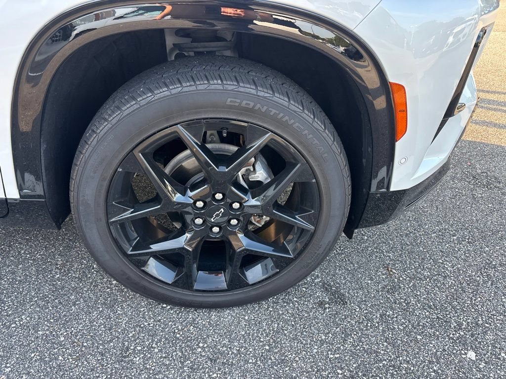 Used 2024 Chevrolet Traverse RS w/ LPO, Floor Liner Package FWD image 3