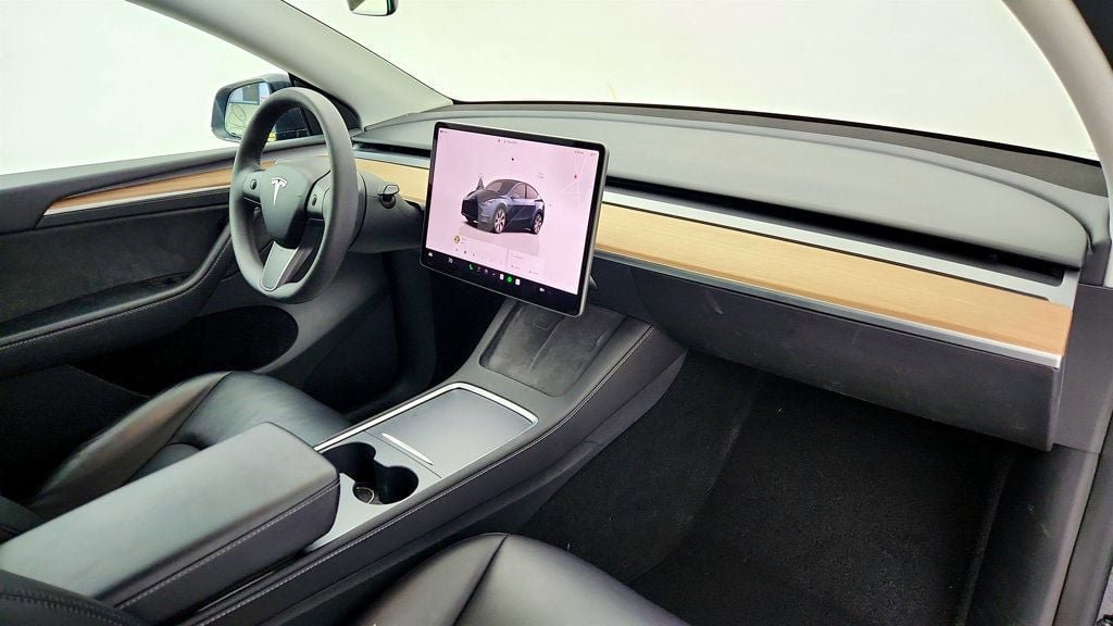 Used 2024 Tesla Model Y Long Range image 28