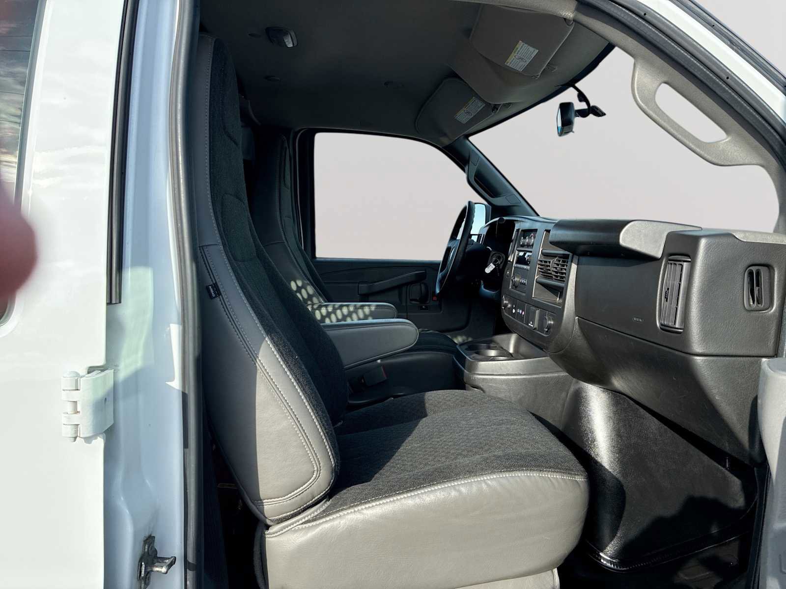 Certified 2022 GMC Savana 2500 image 24