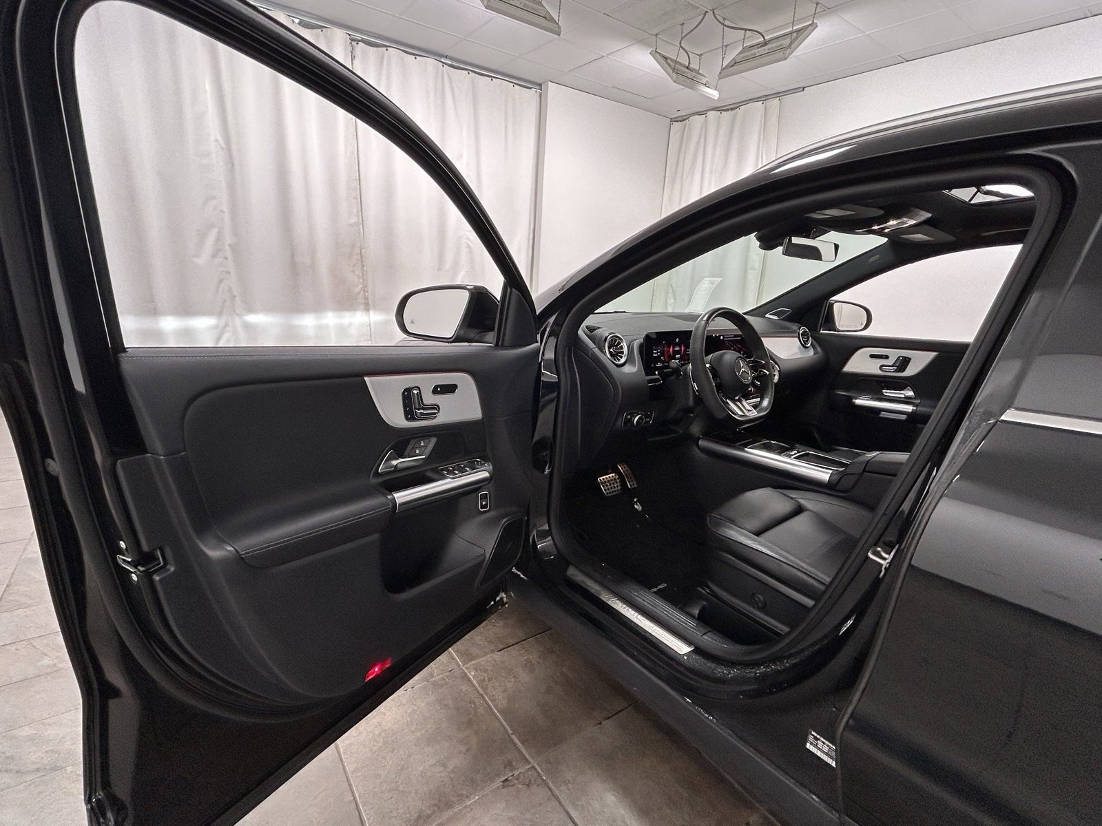 Used 2024 Mercedes-Benz GLA 35 AMG GLA 35 AMG image 27