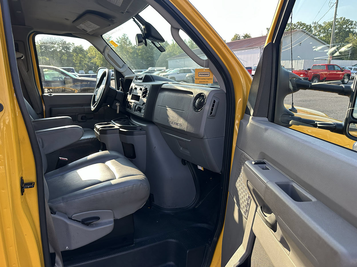 Used 2022 Ford E-350 and Econoline 350 Super Duty RWD image 16