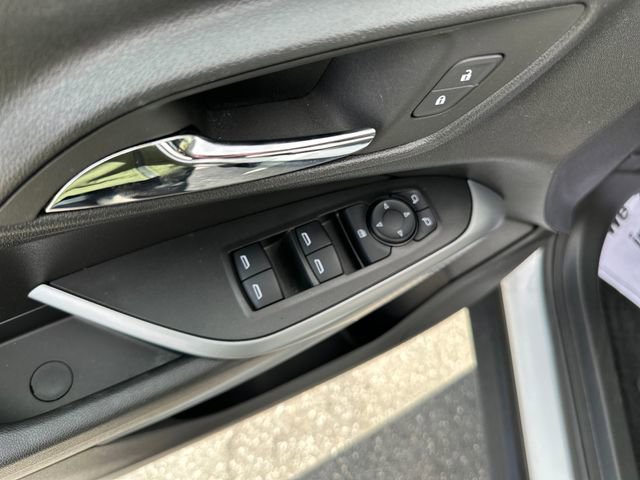 Used 2024 Chevrolet Trax LS w/ LS Convenience Package image 11