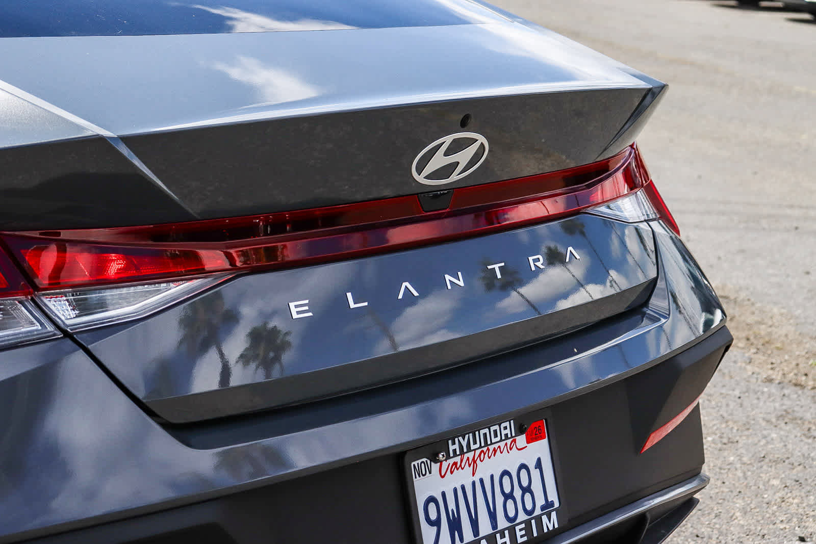 Used 2025 Hyundai Elantra SE w/ Cargo Package image 10