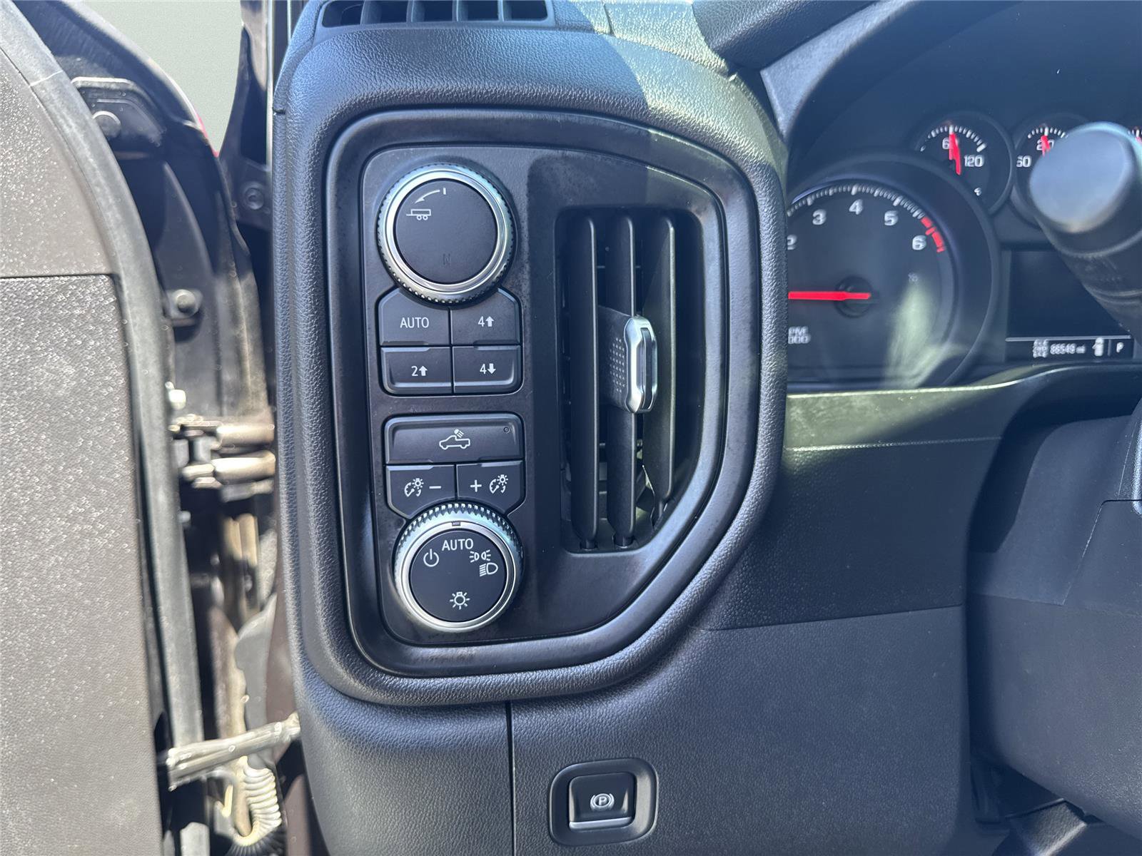 Used 2021 GMC Sierra 1500 4x4 Crew Cab w/ Sierra Value Package image 19