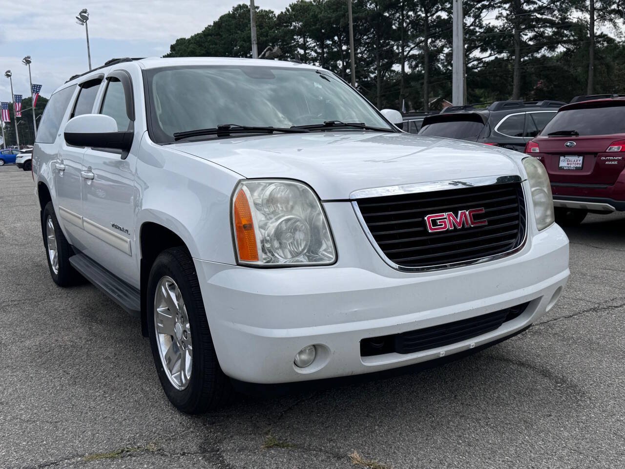 Used 2010 GMC Yukon XL SLT w/ SLT-2 Equipment Package AWD/4WD image 3