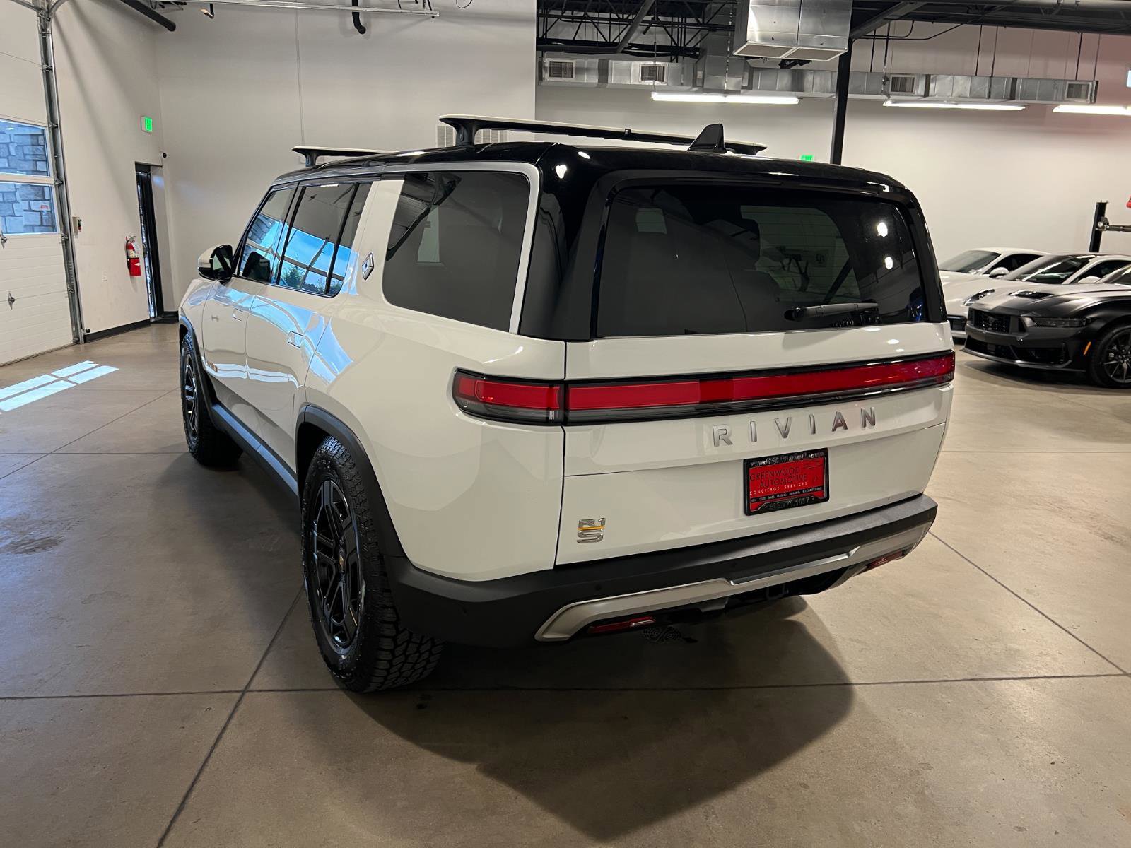 Used 2024 Rivian R1S Adventure AWD/4WD image 5