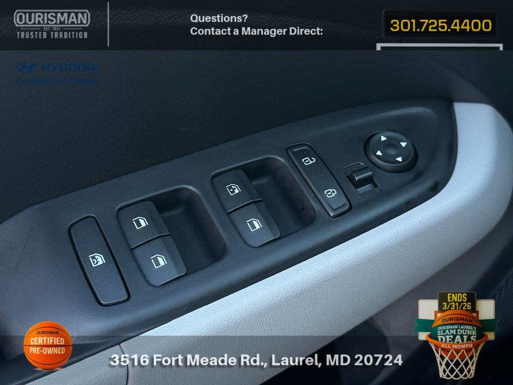 Certified 2025 Hyundai Venue SEL image 28