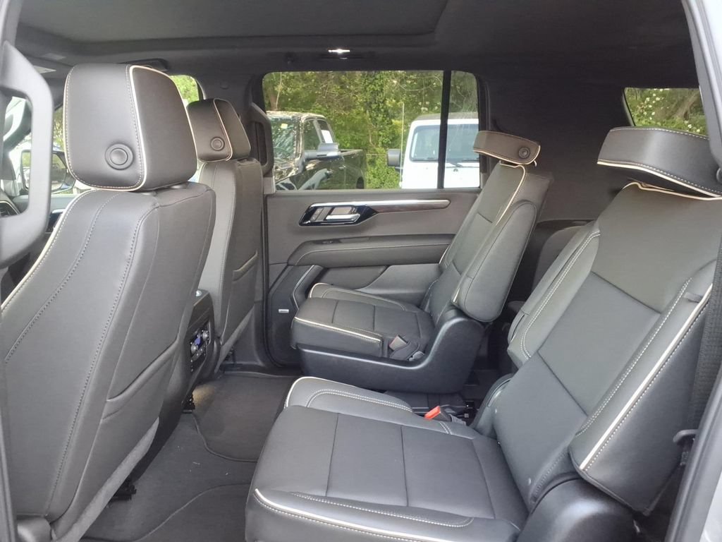 New 2026 Chevrolet Suburban Premier w/ Sun And Tow Package AWD/4WD image 14