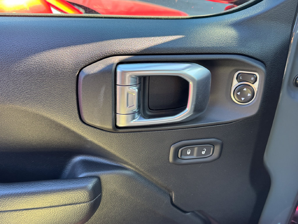 Used 2024 Jeep Wrangler Unlimited AWD/4WD image 11