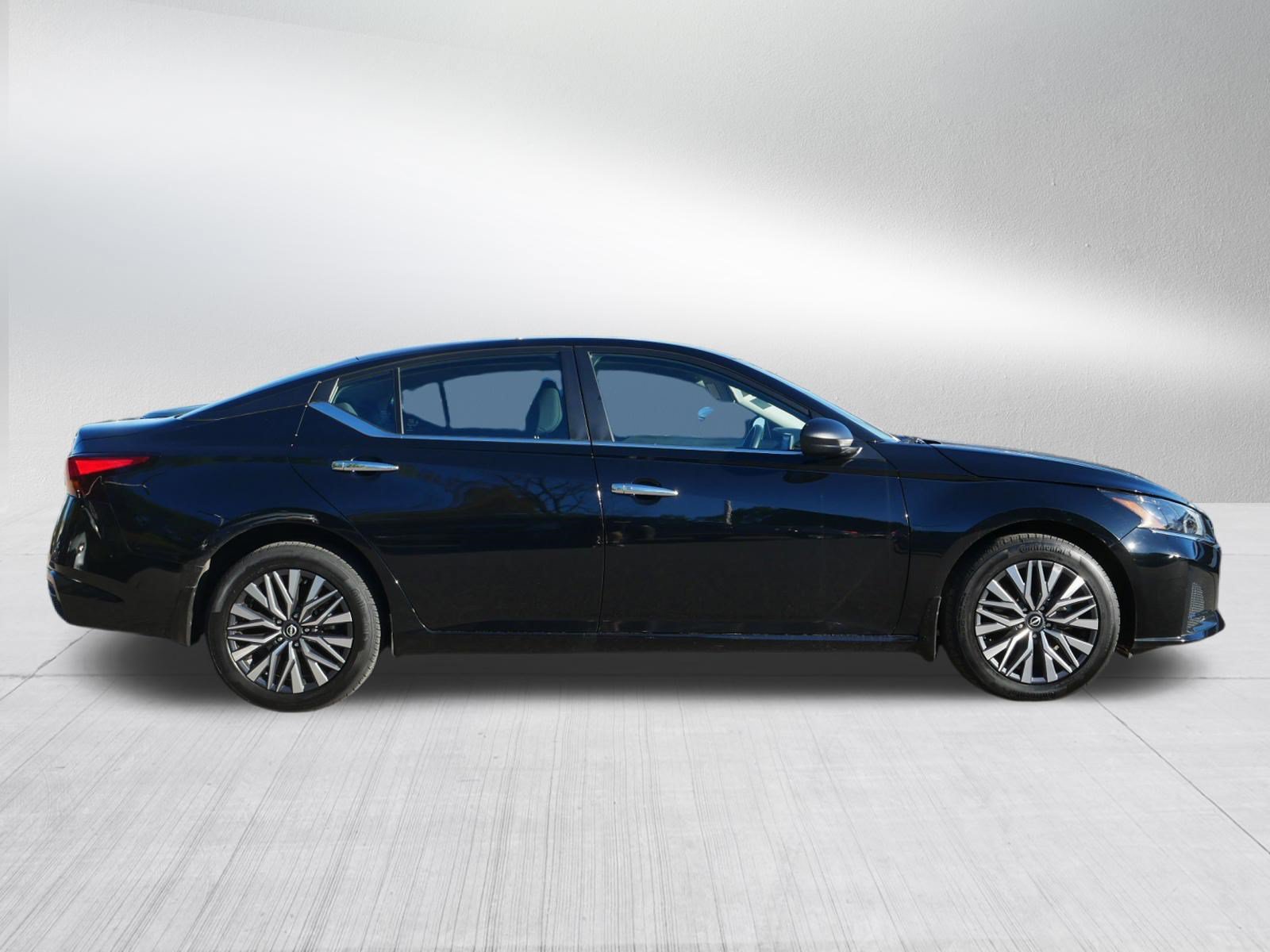 Certified 2024 Nissan Altima 2.5 SV AWD/4WD image 8