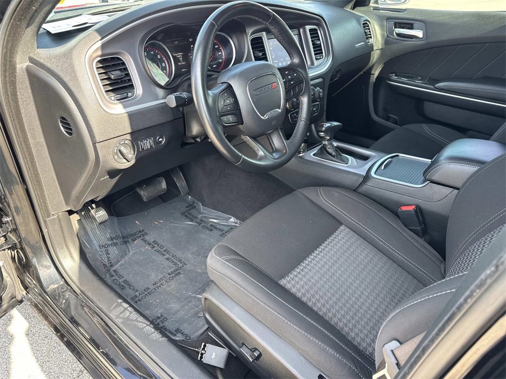 Used 2022 Dodge Charger SXT w/ Driver Convenience Group image 8