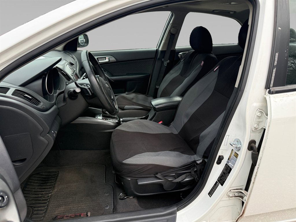 Used 2011 Kia Forte SX image 12