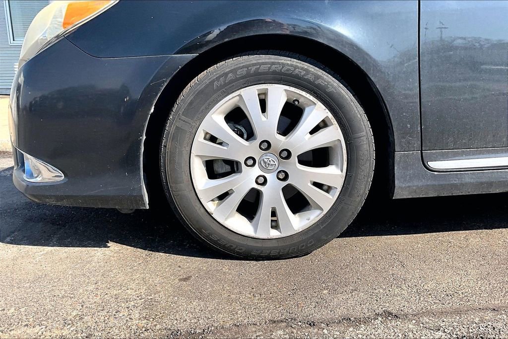 Used 2011 Toyota Avalon image 4