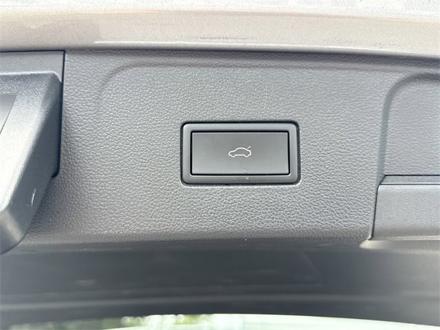 Used 2024 Volkswagen Atlas SE image 32