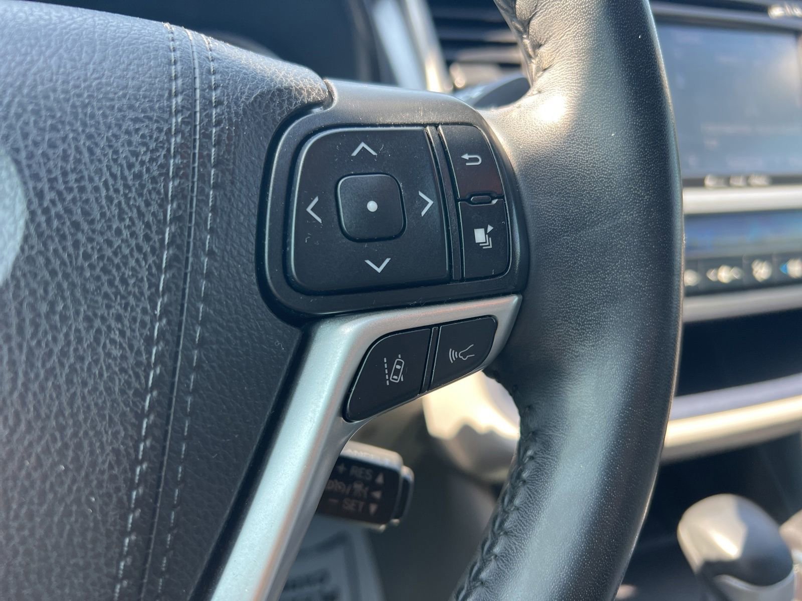 Used 2019 Toyota Highlander XLE FWD image 20