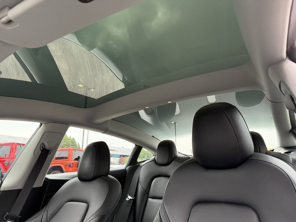 Used 2021 Tesla Model 3 Standard Range Plus image 2