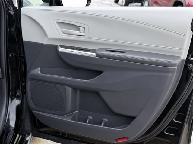 Certified 2024 Toyota Sienna LE image 11