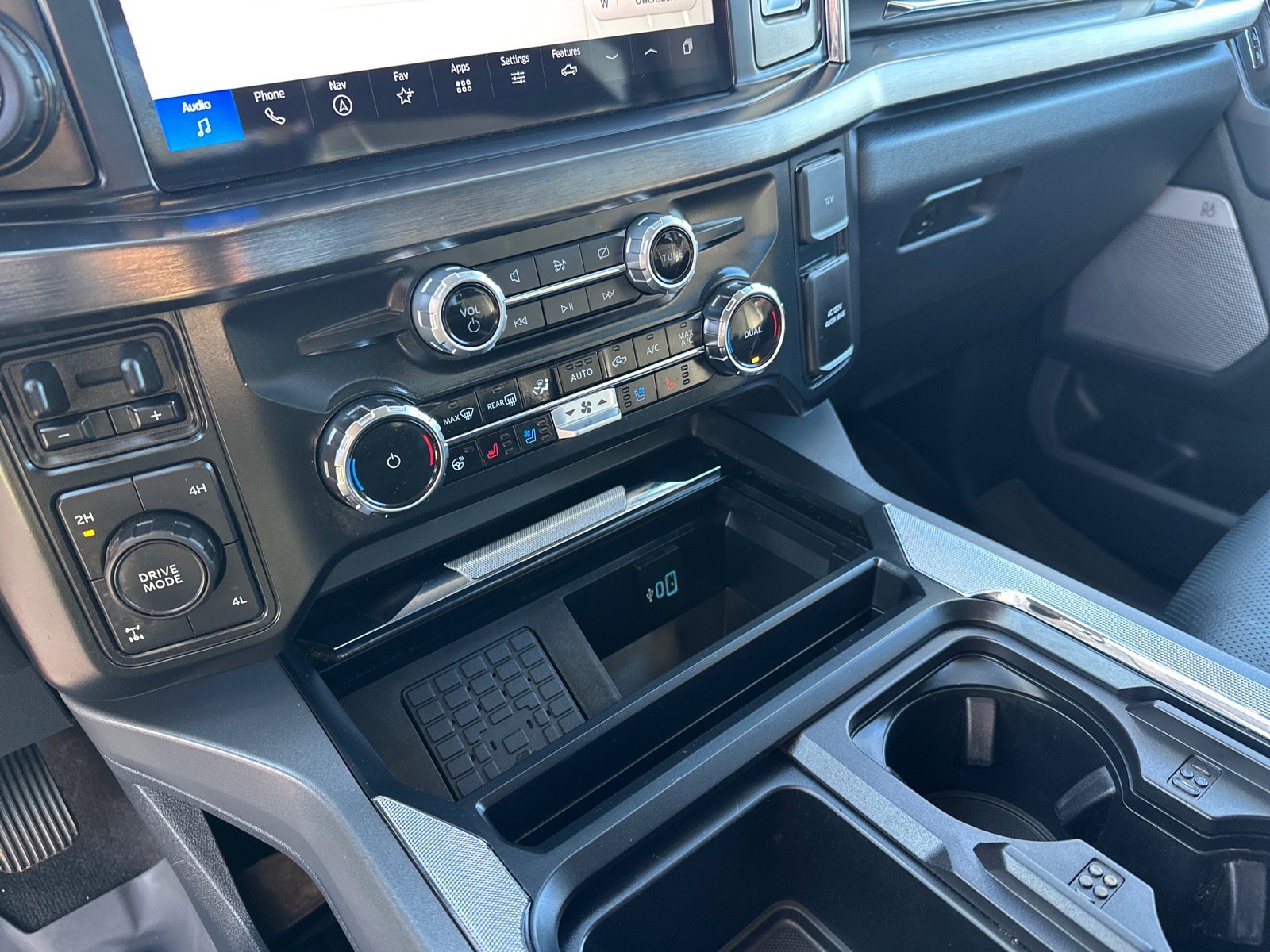 Used 2024 Ford F250 Lariat w/ Lariat Ultimate Package image 21