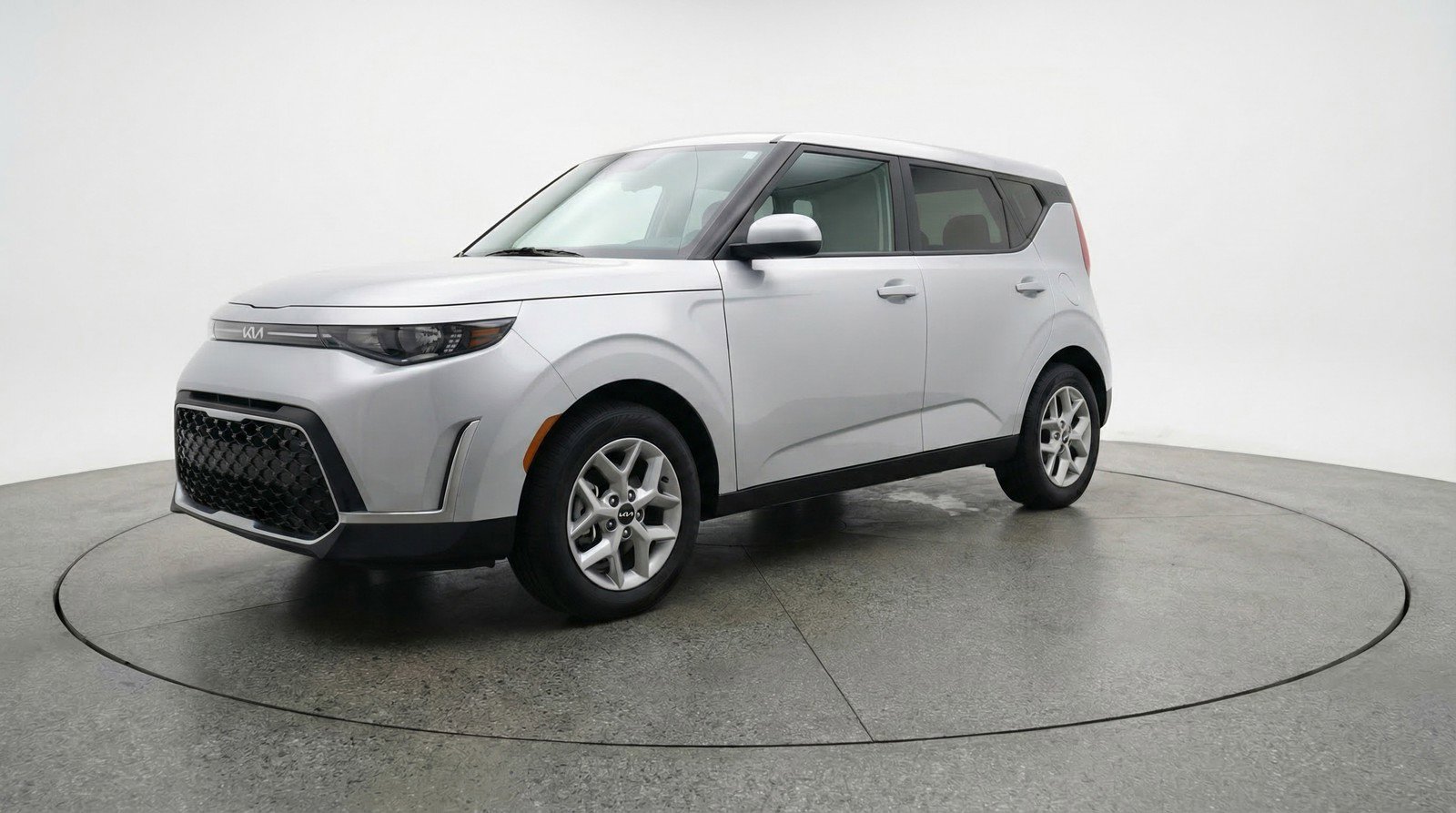 Used 2025 Kia Soul LX w/ LX Technology Package FWD image 3