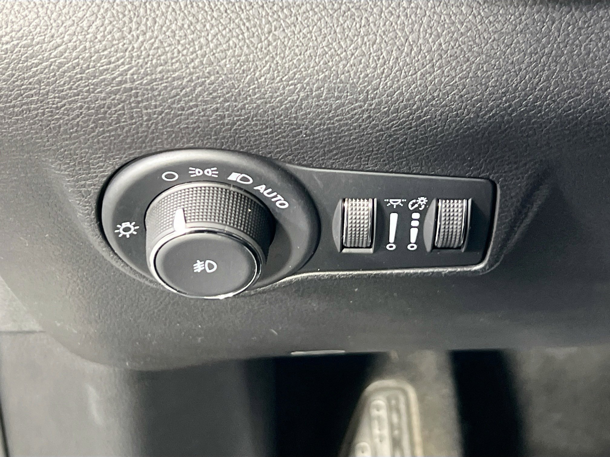 Used 2022 Jeep Compass Latitude w/ Sun and Sound Group image 10