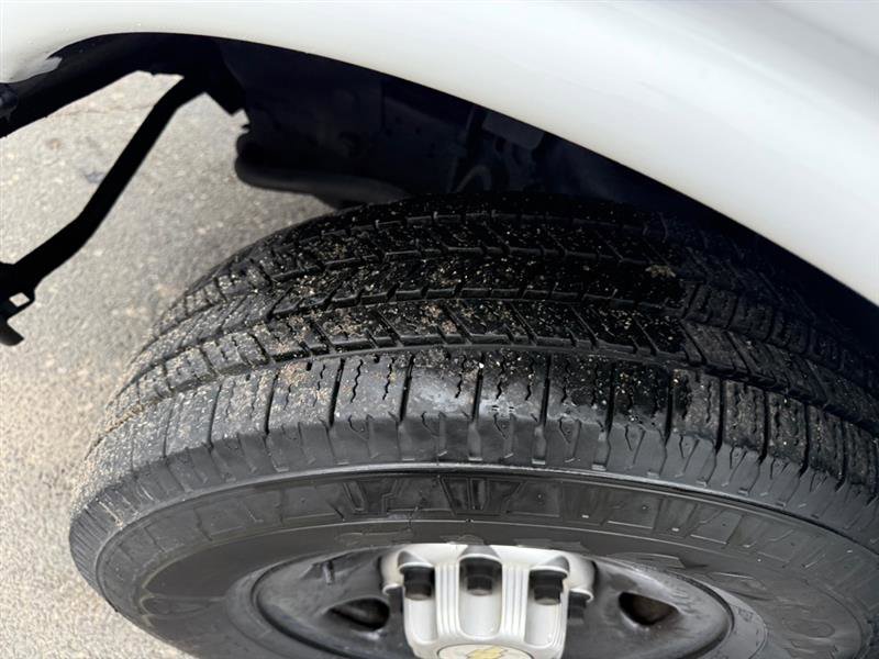 Used 2011 Chevrolet Express 2500 image 27