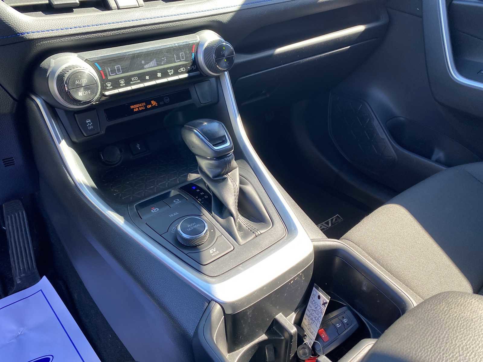 Used 2022 Toyota RAV4 SE image 15