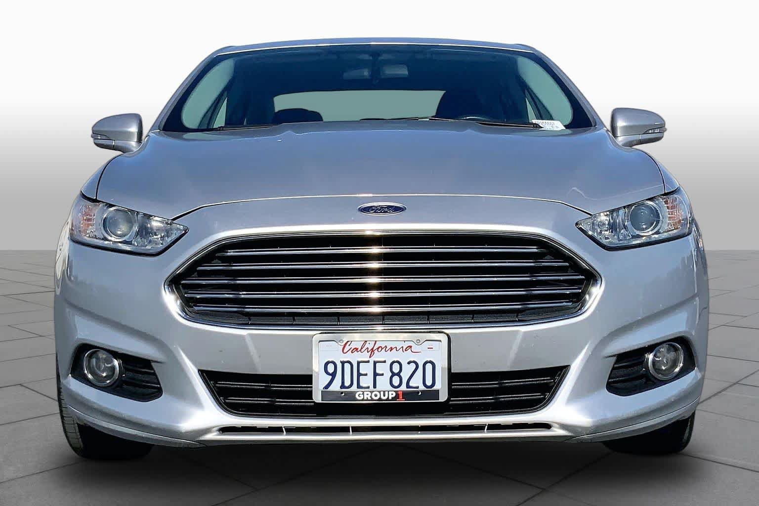Used 2015 Ford Fusion SE FWD image 3