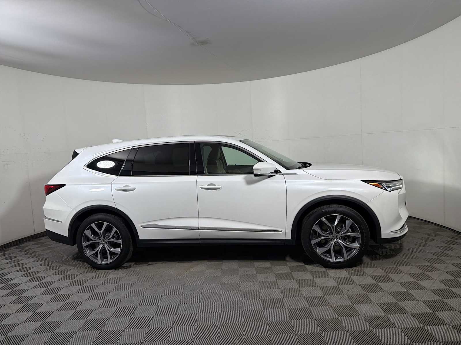 Used 2023 Acura MDX SH-AWD w/ Technology Package image 7