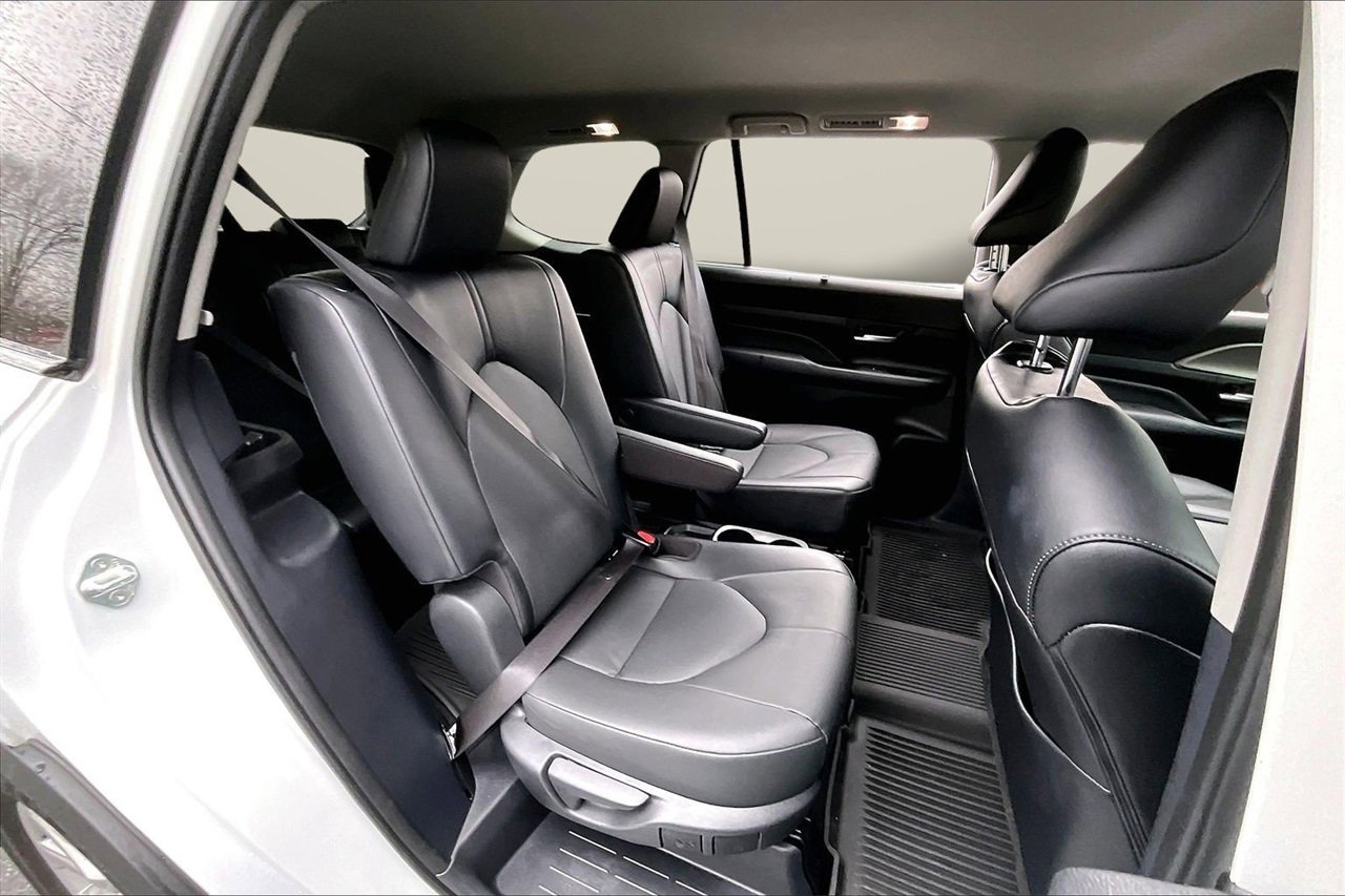 Used 2024 Toyota Grand Highlander Limited image 22